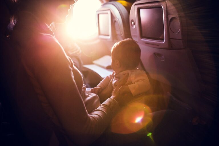 Lo que necesitas saber sobre viajar con un bebé: consejos de una madre que viaja por el mundo