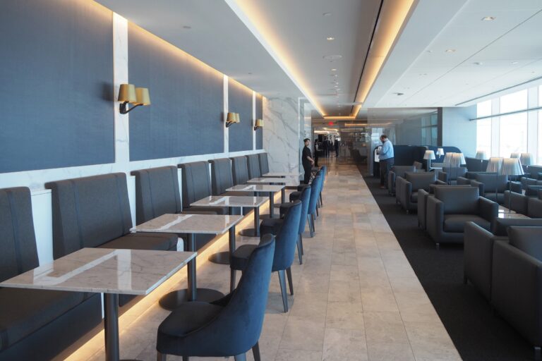 Primer vistazo al interior del Polaris Lounge de United en San Francisco (SFO)