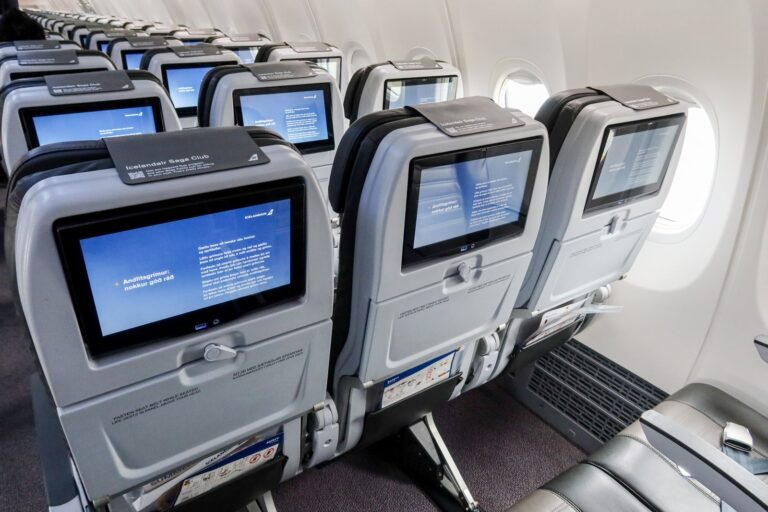 Play vs Icelandair: comparación entre las aerolíneas más nuevas y las más antiguas de Islandia