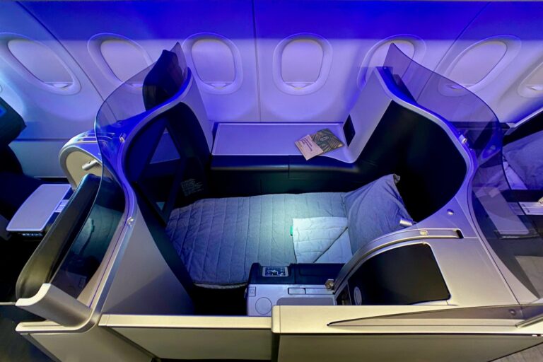 El renovado Mint de JetBlue brilla con mejores comidas y comodidades