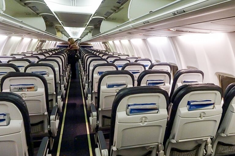 Retraso, pero sonrisas: vuelo económico de Alaska Airlines, EWR-San Diego