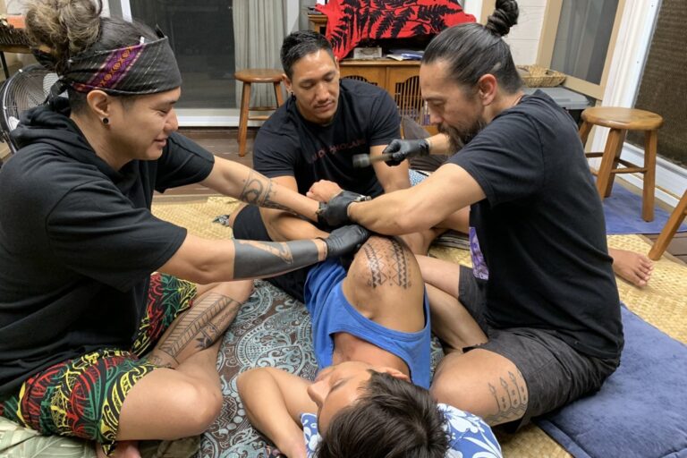 Aprovechando la historia con la mano: la práctica sagrada con raíces en los viajes está viva en Las Vegas