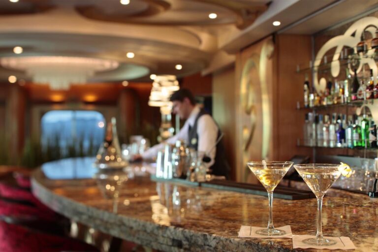 Las 8 mejores bebidas para pedir con un paquete de bebidas en un crucero (y 3 para evitar)