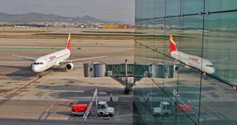 Iberia Plus: reserva un billete premio de Iberia o Vueling con Avios