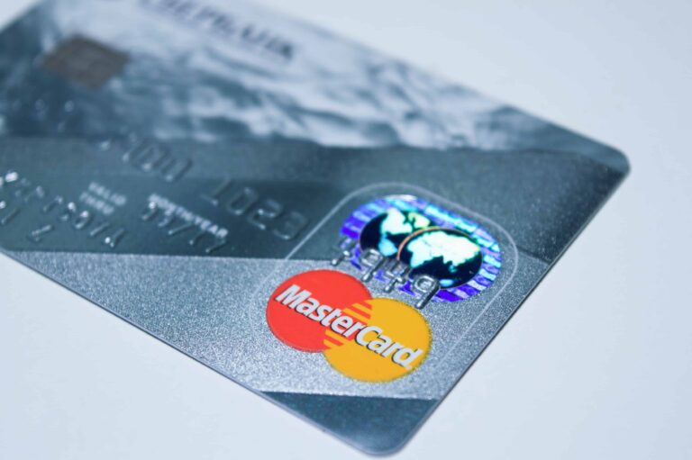 Obtenga un certificado de seguro de viaje con su tarjeta bancaria
