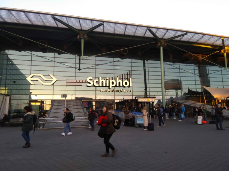 Coronavirus: prueba de PCR requerida para transitar a través de Amsterdam-Schiphol