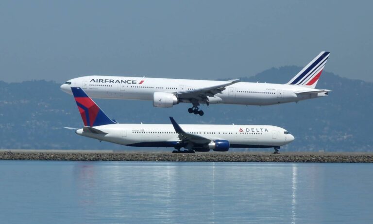 Retraso de un vuelo en código compartido, ¿qué compañía debe compensar?